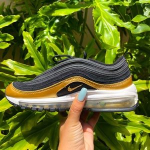 Women’s Nike air max 90 GOLD/BLACK SIZE 7 or 5.5 US
